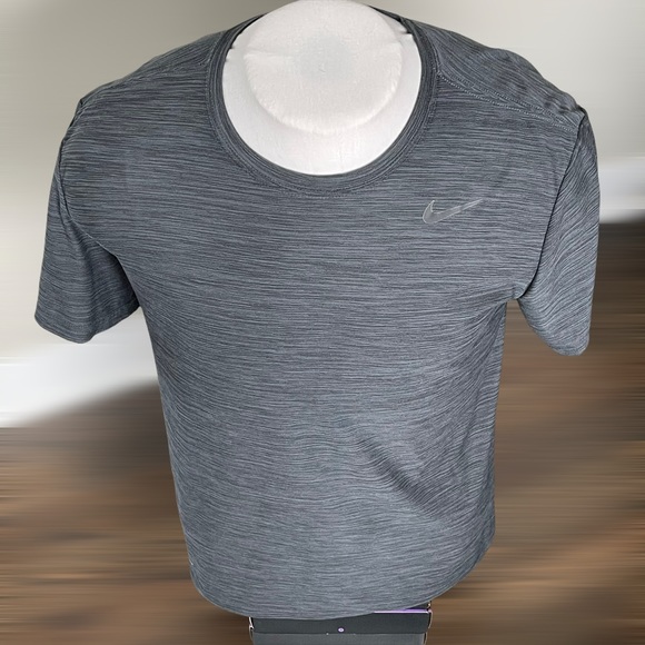 Nike Dri-Fit Dark Gray T-Shirt Medium - Picture 5 of 6